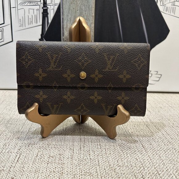 Louis Vuitton Sarah Bi-Fold Wallet - Picture 1 of 12